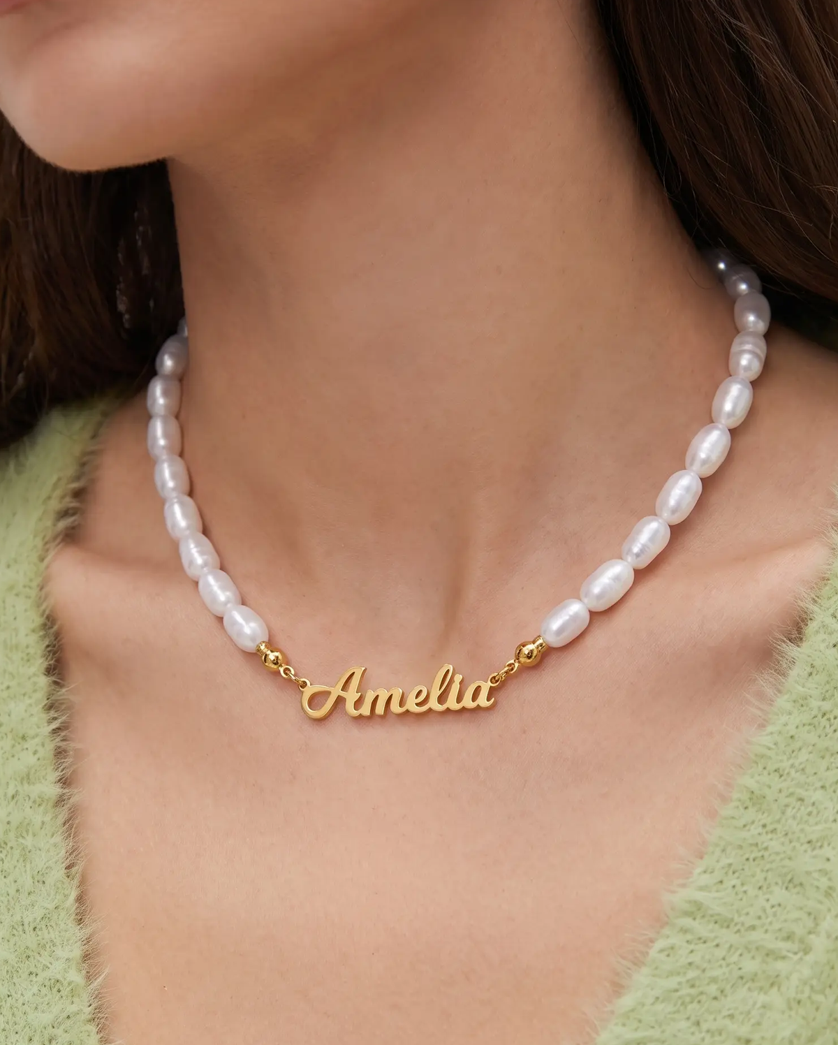 studio-ai necklace-bold-name-pearl-necklace_lifestyle1_a1+solo.png