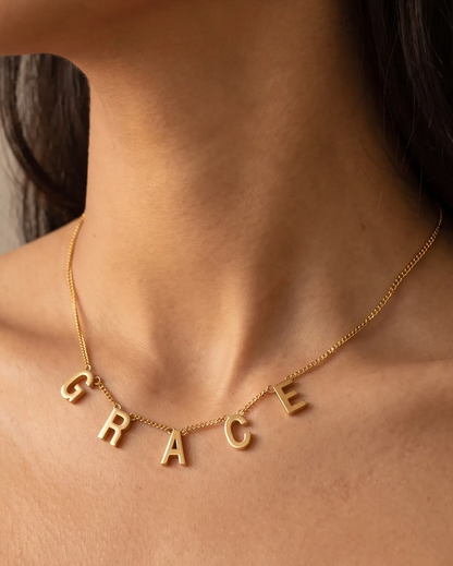 studio-ai necklace-classic-name-necklace_studio2_a1+solo.png