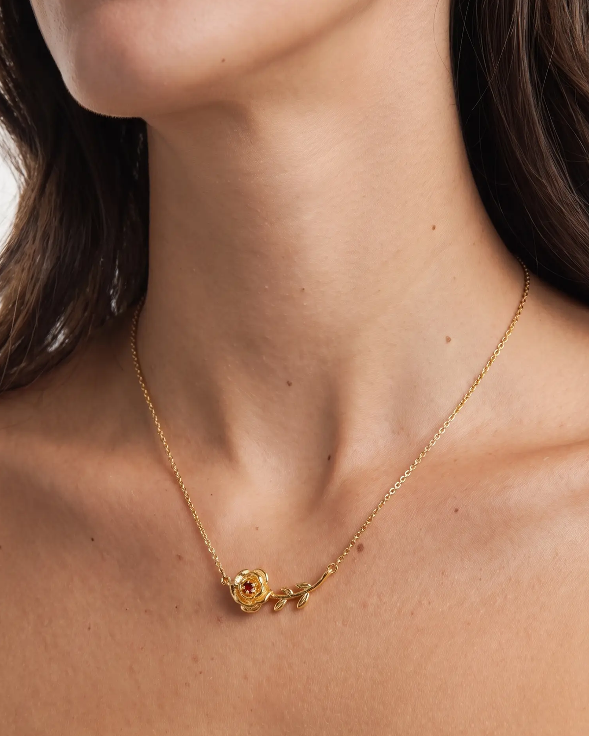 studio-ai necklace-fine-birthflower-necklace_studio2_a1+solo.png
