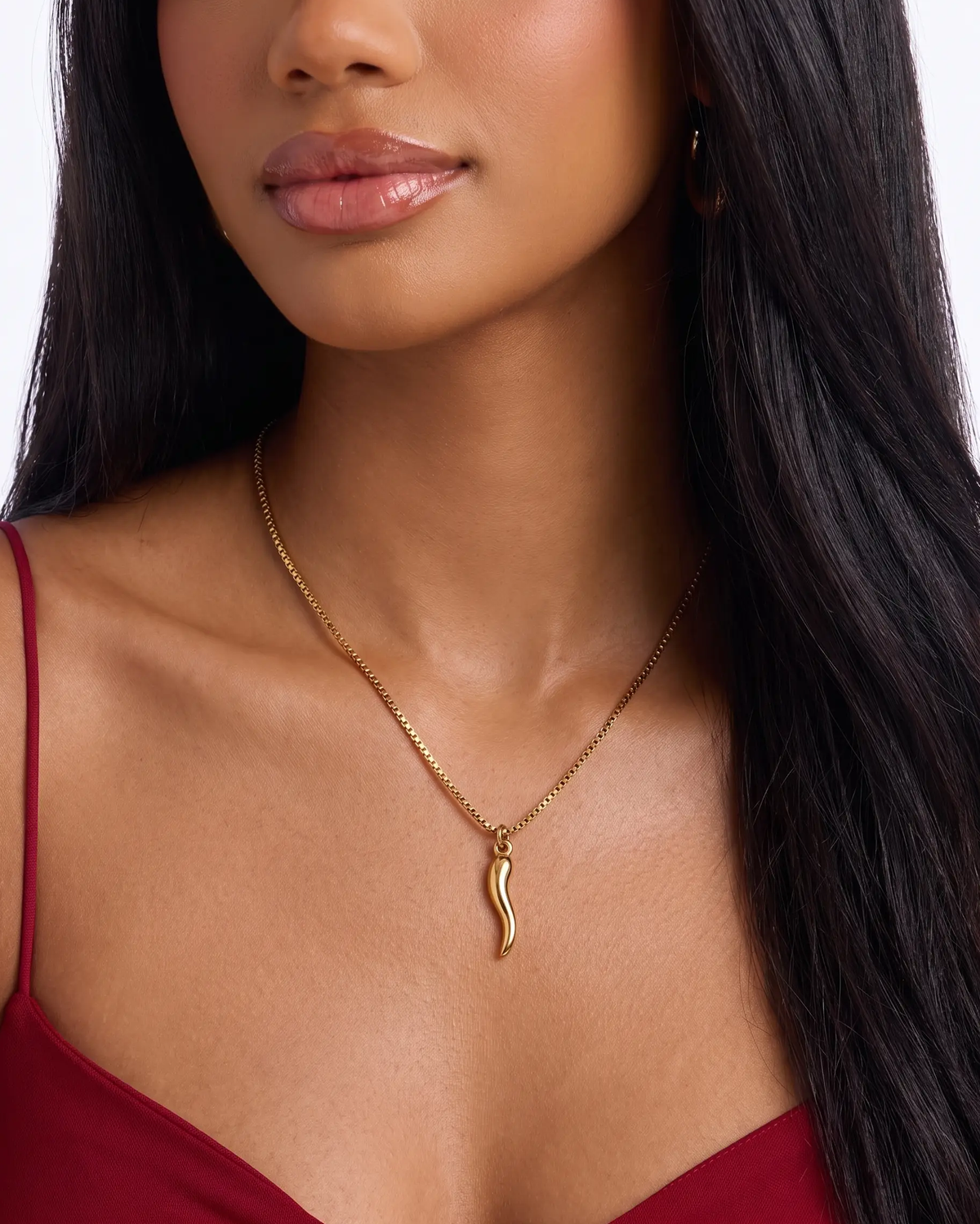 studio-ai necklace-horn-charm-necklace_studio2_a1+solo.png