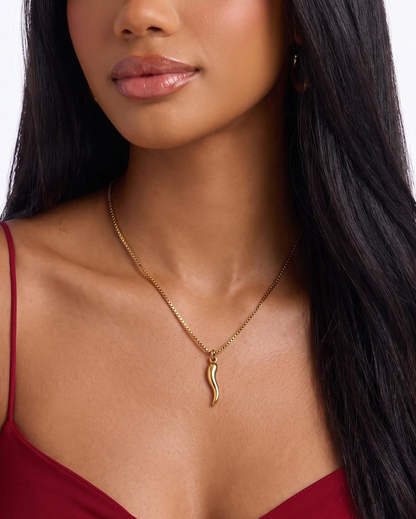 studio-ai necklace-horn-charm-necklace_studio2_a1+solo.png