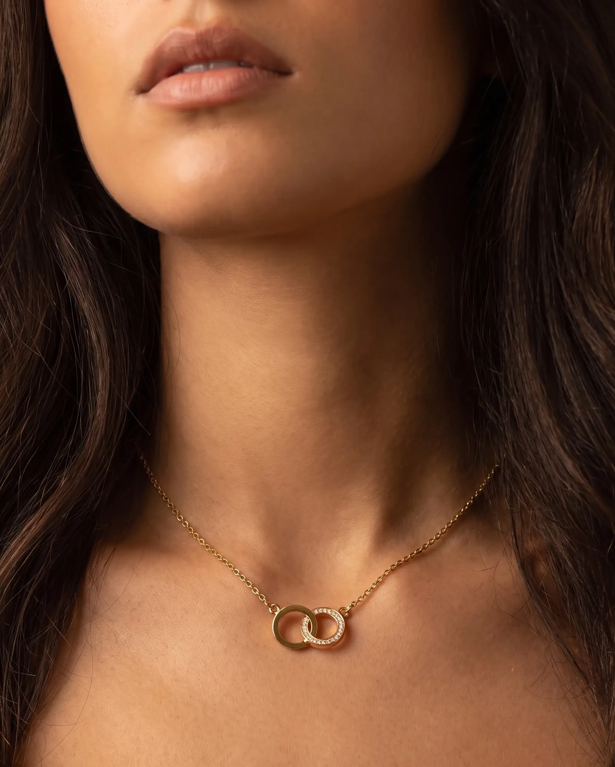 studio-ai necklace-linked-chain-necklace_studio2_a1+solo.png