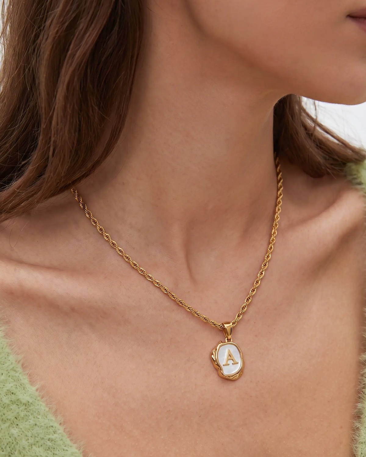 studio-ai necklace-pearl-letter-pendant-necklace_studio1_a1+solo.png