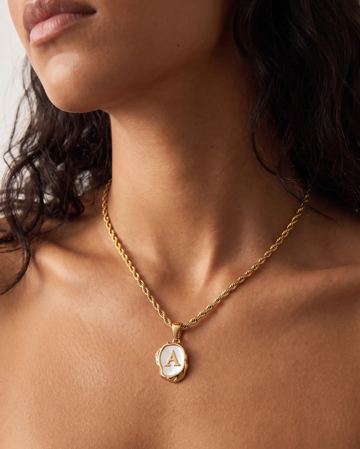 studio-ai necklace-pearl-letter-pendant-necklace_studio2_a1+solo.png