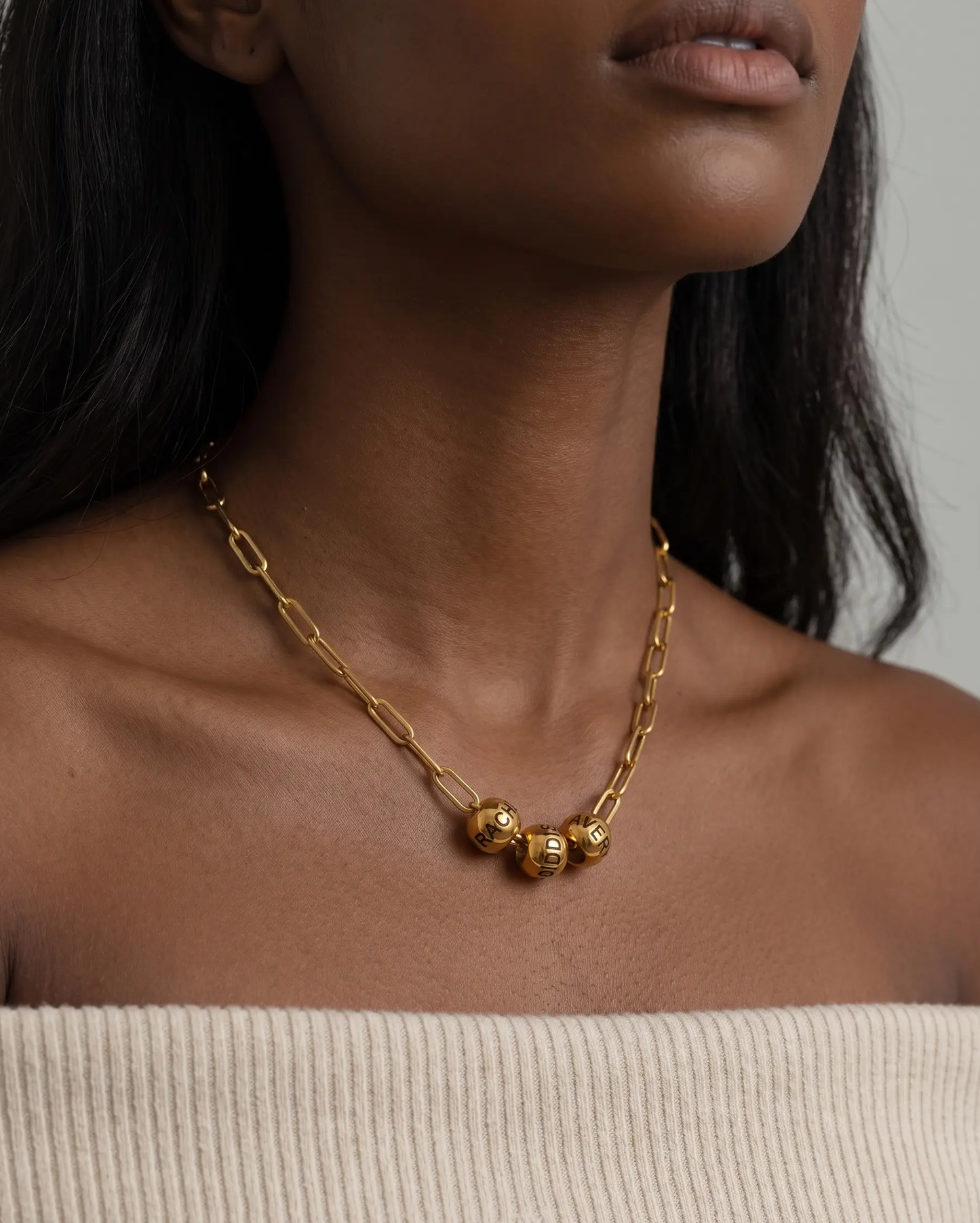 studio-ai necklace-pebble-name-necklace_studio2_a1+solo.png