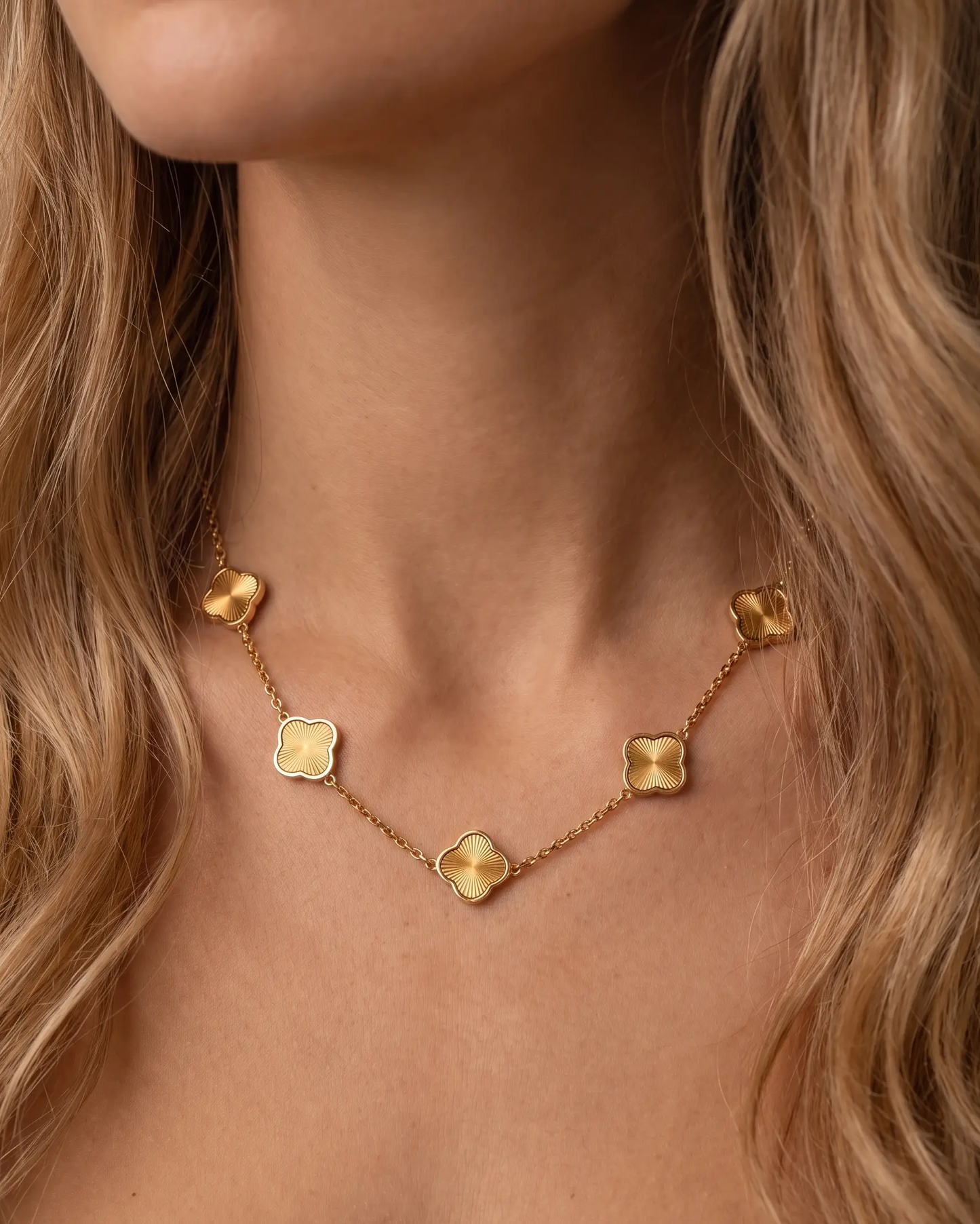 studio-ai necklace-ray-petal-necklace_studio1_a1+solo.png