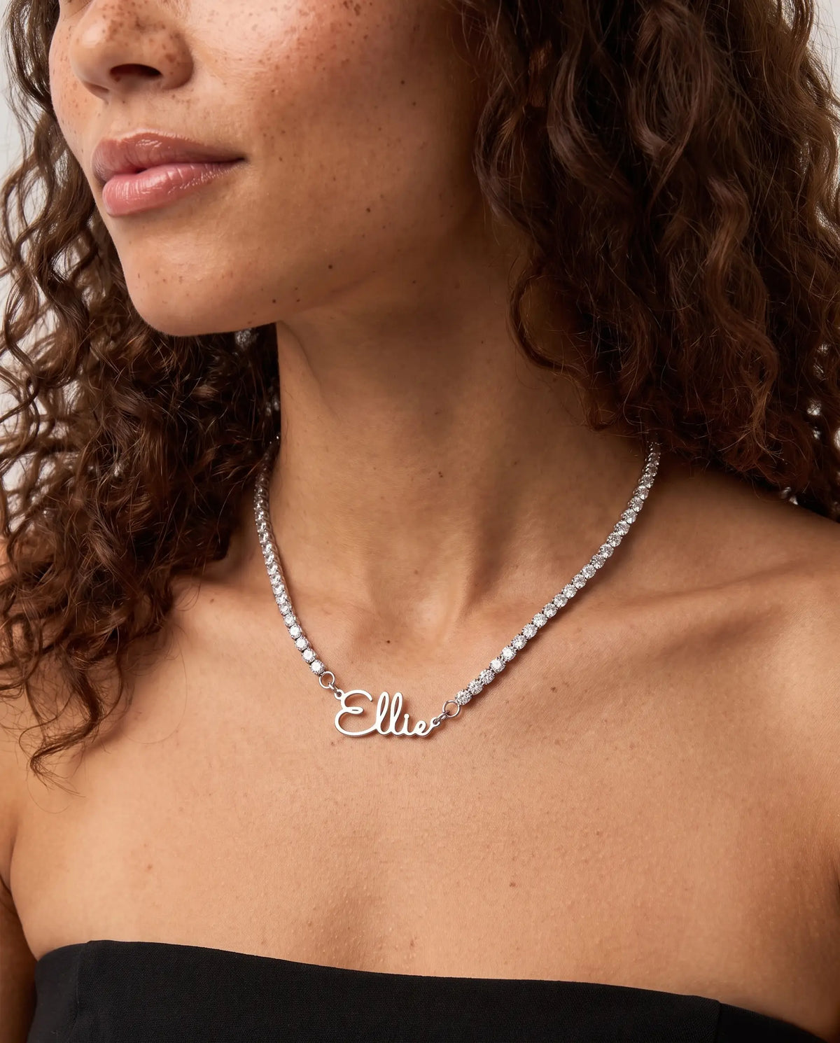 studio-ai necklace-script-name-line-necklace-S_lifestyle1_a1+solo.png