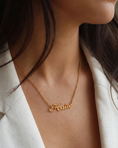 studio-ai necklace-selma-script-name-necklace_studio1_a1+solo.png