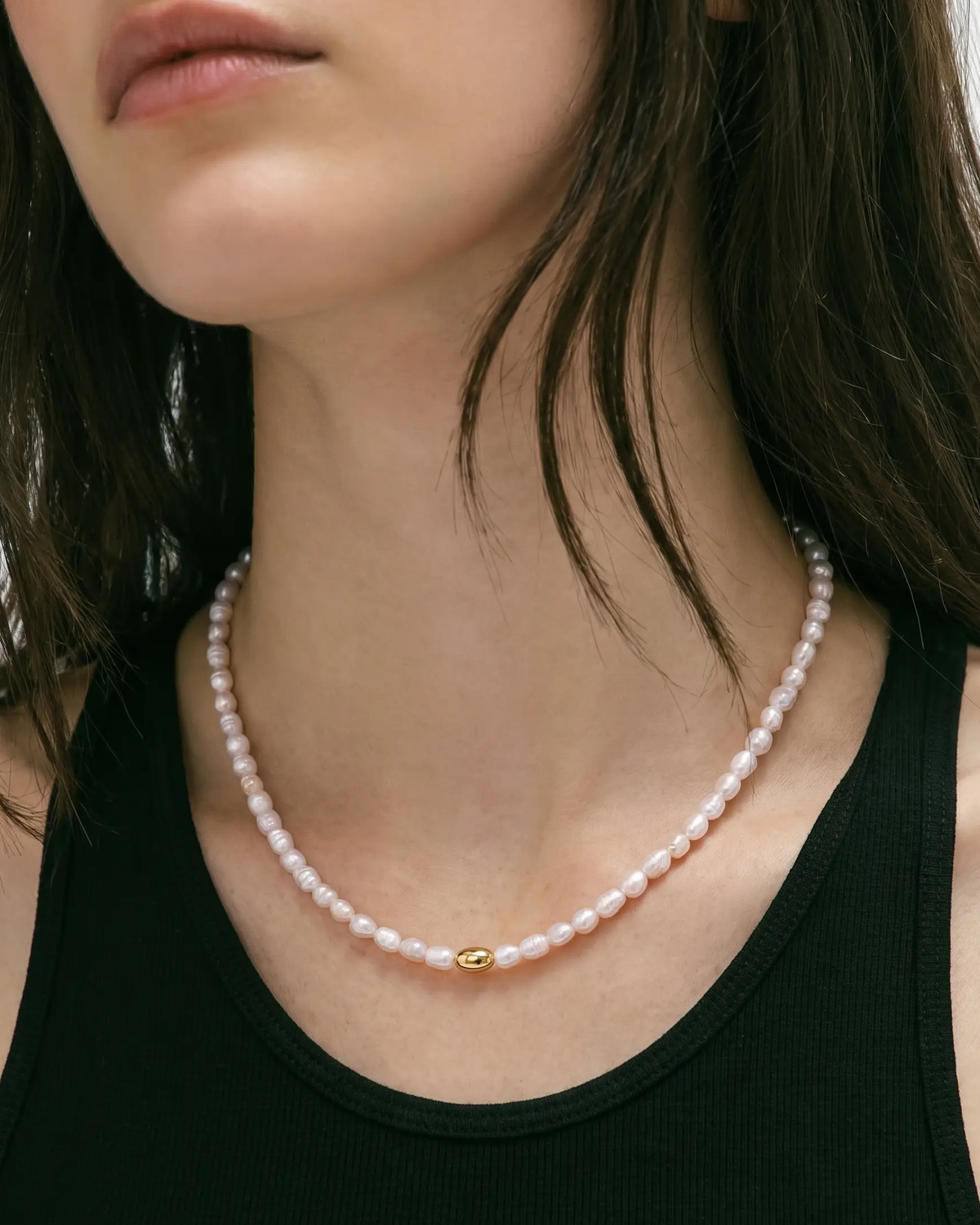 studio-ai necklace-simple-pearl-choker-necklace_studio1_a1+solo.png