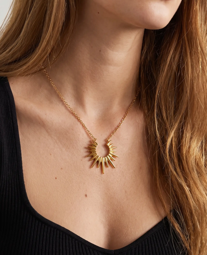 studio-ai necklace-solveig-ray-necklace_studio1_a1+solo.png