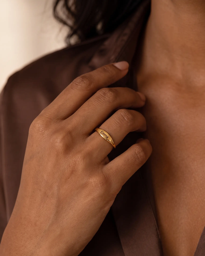 studio-ai ring-engraved-name-ring_lifestyle1_a1+solo.png