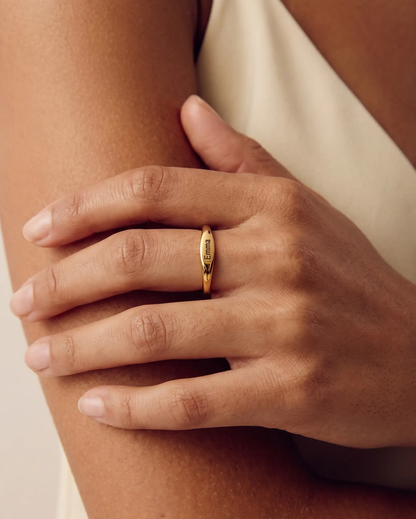 studio-ai ring-engraved-name-ring_studio1_a1+solo.png