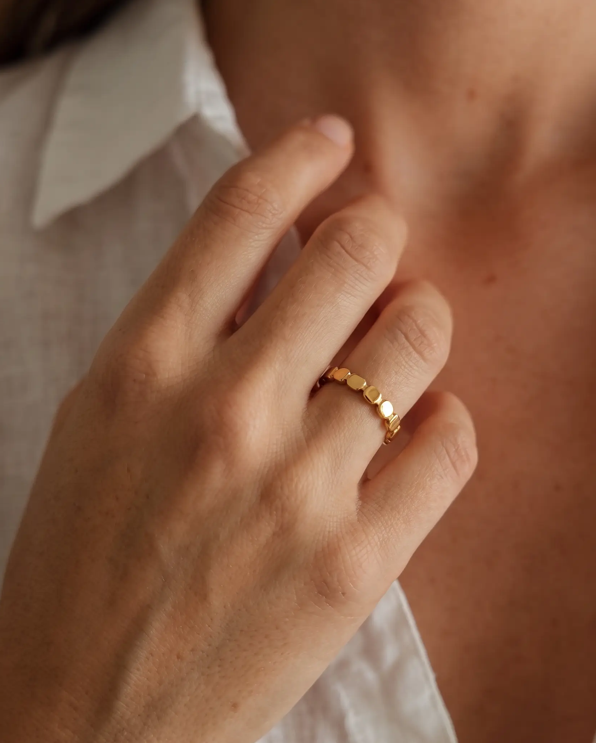 studio-ai ring-gold-bead-ring_studio1_a1+solo.png
