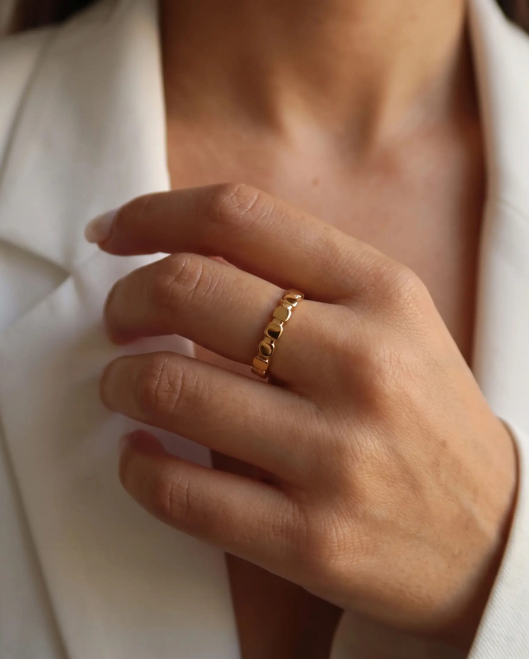 studio-ai ring-gold-bead-ring_studio2_a1+solo.png