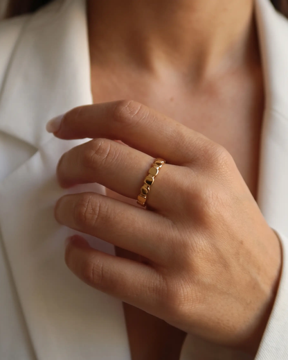 studio-ai ring-gold-bead-ring_studio2_a1+solo.png