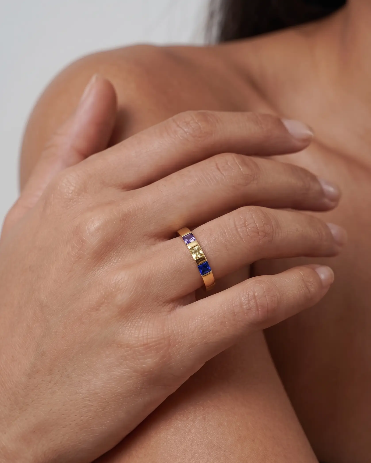 studio-ai ring-princess-cut-birthstone-ring_studio2_a1+solo.png