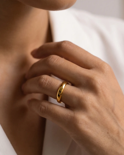studio-ai ring-shaped-dome-ring_lifestyle1_a1+solo.png