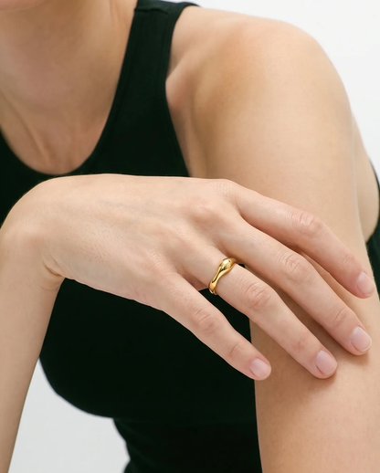 studio-ai ring-shaped-wave-statement-ring_studio2_a1+solo.png