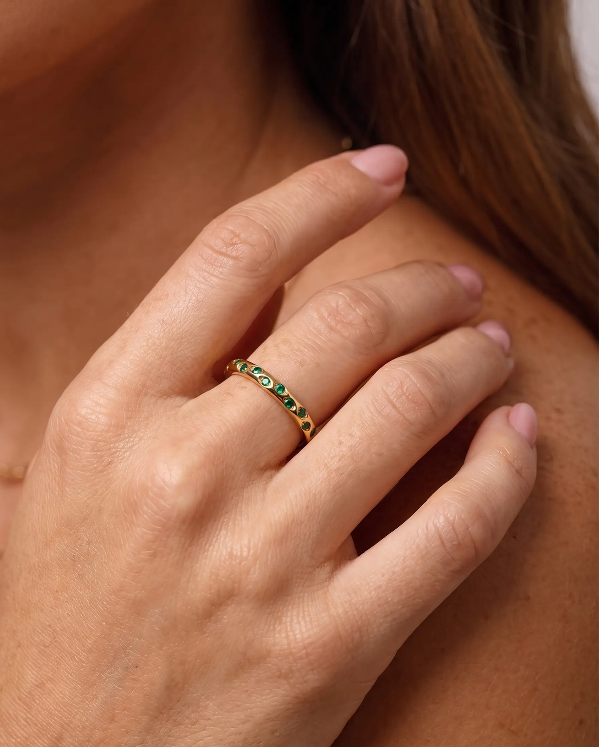 studio-ai ring-star-birthstone-ring_studio1_a2+solo.png