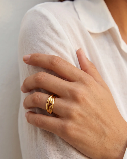 studio-ai ring-triple-rolling-ring_lifestyle1_a1+solo.png