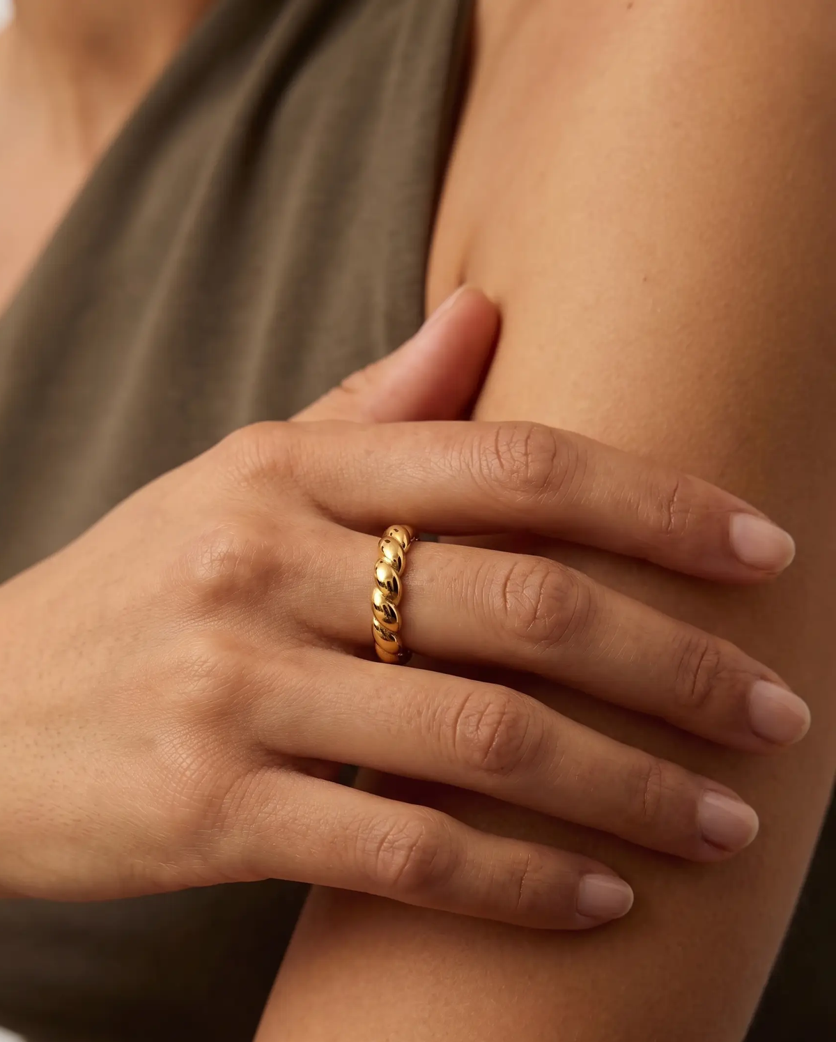 studio-ai ring-twist-rope-ring_studio2_a1+solo.png