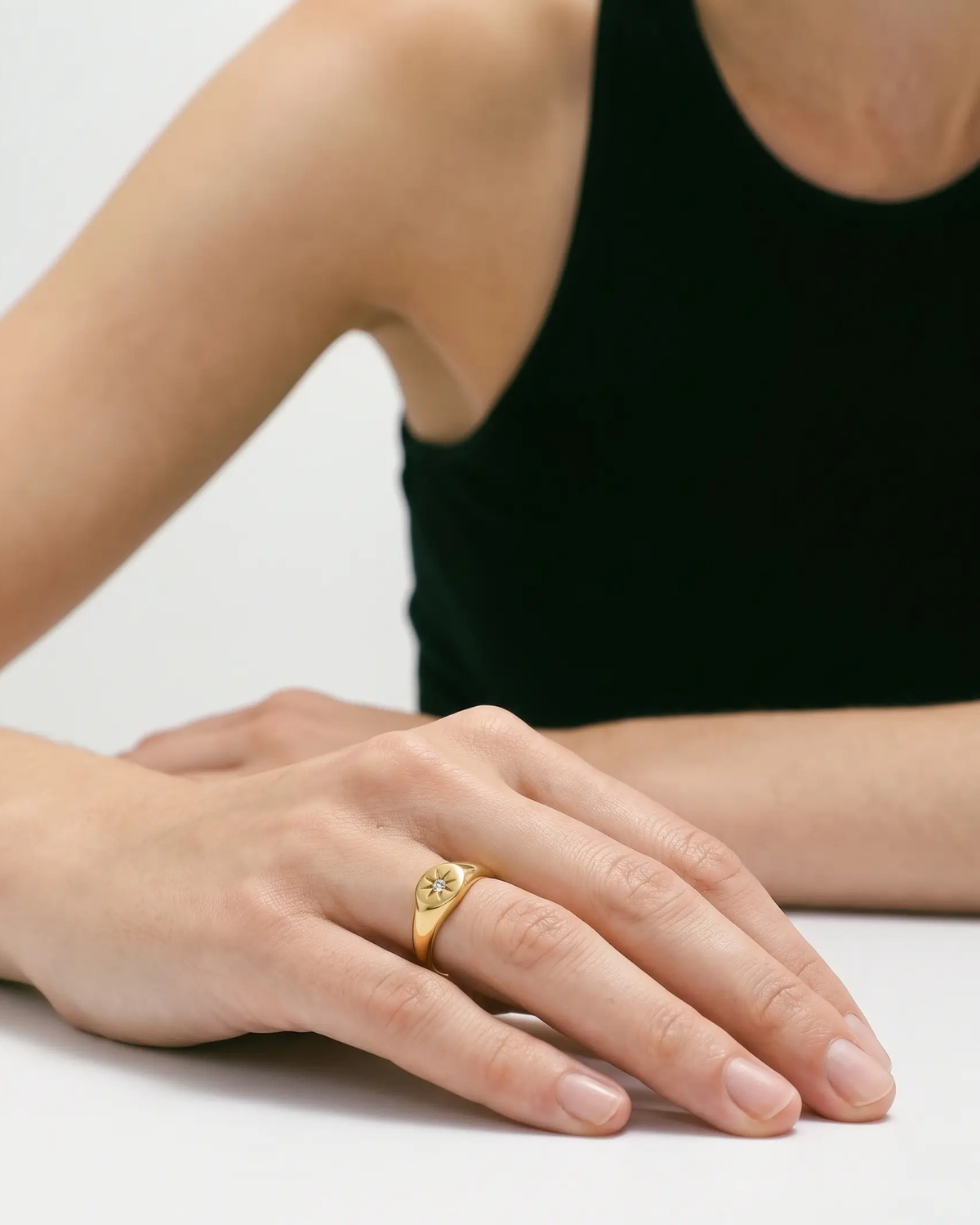 studio-ai ring-vega-signet-ring_studio1_a1+solo.png